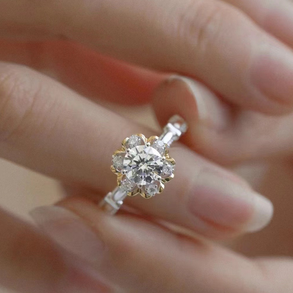High-Clean Moissanite Wedding Ring