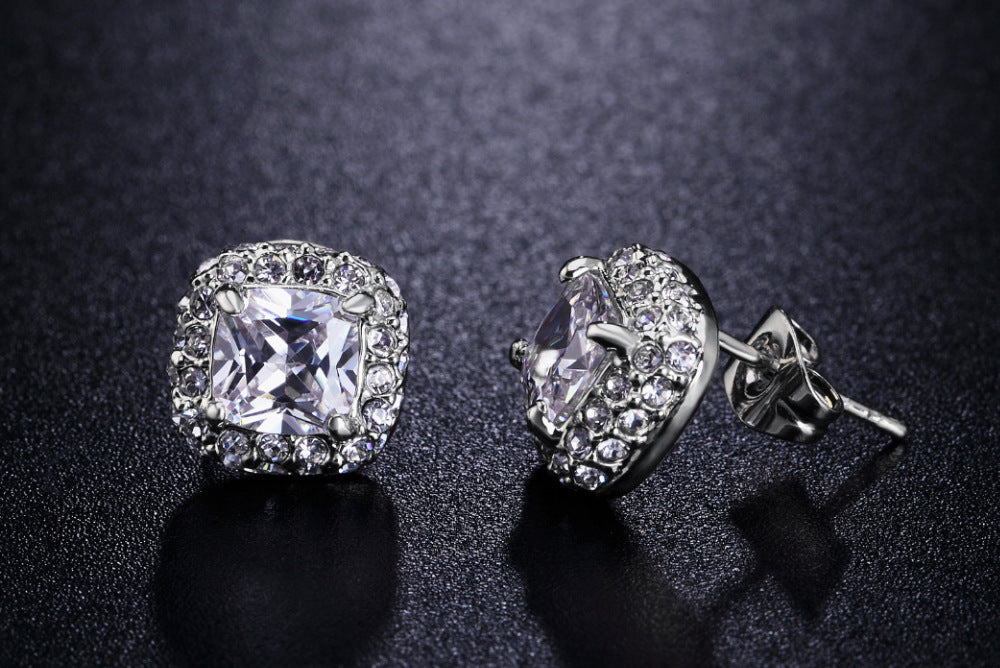 Zirconia Stud Earrings – Platinum or Rose Gold, detail view
